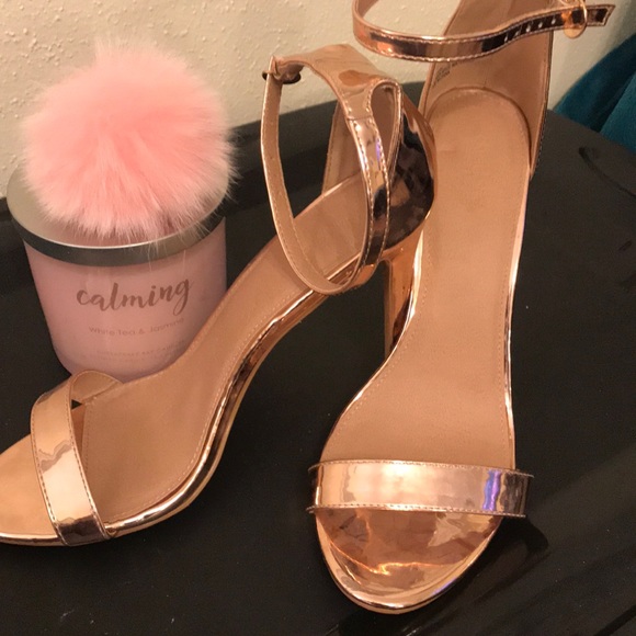 Shoes - Picture 3 of 4